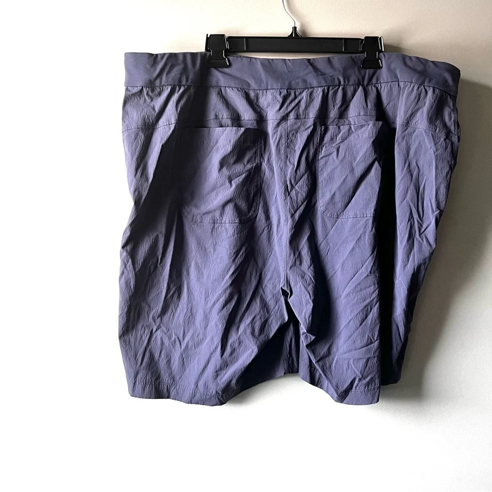 Athleta Gray Trekkie Bermuda 2.0 Shorts Constellation Blue Gray